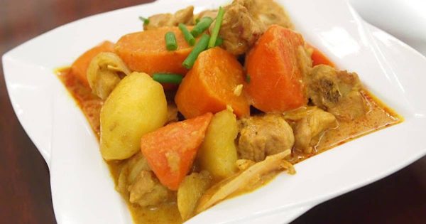 Curry Chicken w/ Potato & Carrot