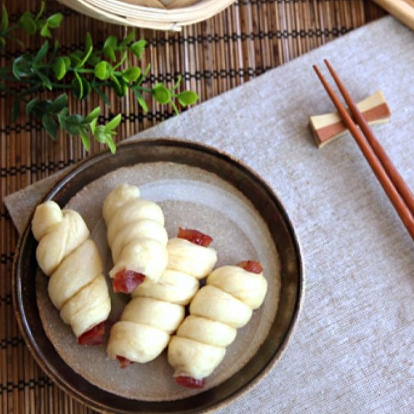 Steamed Preserved Chinese Sausage Bun