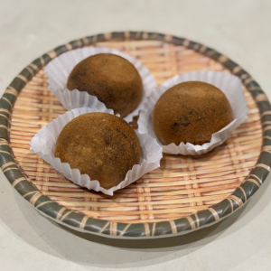 Brown Sugar Glutinous Rice Biscuit w/ Sesame Filling