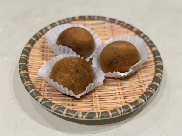 Brown Sugar Glutinous Rice Biscuit w/ Sesame Filling