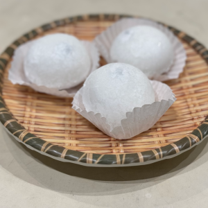 Glutinous Rice Biscuit w/ Sesame Filling